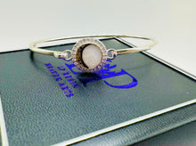 Load image into Gallery viewer, Halo bracelet in silver with CZ in silver
