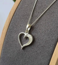 Load image into Gallery viewer, **SPECIAL OFFER** Hollow open heart pendant in silver