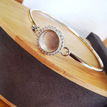 Load image into Gallery viewer, Halo bracelet in silver with CZ in silver