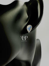 Load image into Gallery viewer, Tear drop stud earrings