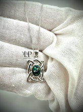 Load image into Gallery viewer, Celtic pendant in silver