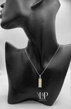 Load image into Gallery viewer, Oblong pendant in silver