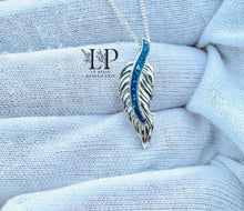 Load image into Gallery viewer, Feather pendant in silver