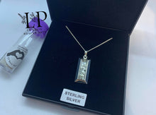 Load image into Gallery viewer, Bar pendant in silver