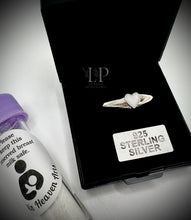 Load image into Gallery viewer, Heart ring with wide band in silver