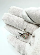 Load image into Gallery viewer, Robin pendant in silver