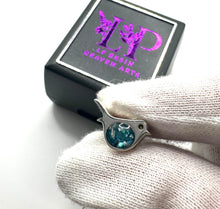 Load image into Gallery viewer, Robin charm in silver