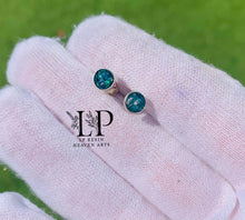 Load image into Gallery viewer, Round stud silver earrings