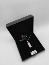 Load image into Gallery viewer, Oblong pendant in silver