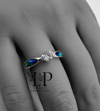 Load image into Gallery viewer, Violet solitaire ring in silver