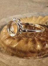 Load image into Gallery viewer, Dorothy Vintage ring in silver