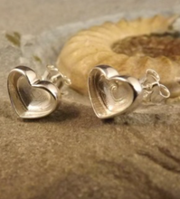 Load image into Gallery viewer, Heart silver stud earrings