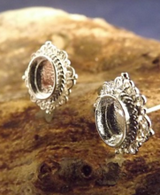 Load image into Gallery viewer, Frame 8x6 silver stud earrings