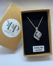 Load image into Gallery viewer, Mother and Child pendant in silver