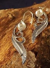 Load image into Gallery viewer, Antique feather drop silver earrings