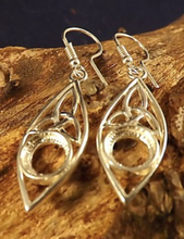 Load image into Gallery viewer, Celtic twist drop earrings