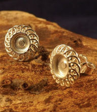 Load image into Gallery viewer, DISCOUNTED ITEM -Frill edge stud earrings silver