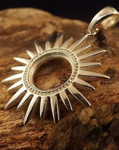 Load image into Gallery viewer, Sun pendant silver