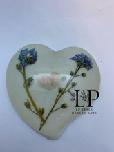Load image into Gallery viewer, womb baby 7-8 weeks, white with forget me not flowers