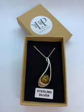 Load image into Gallery viewer, Fancy drop pendant