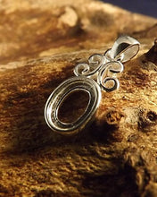 Load image into Gallery viewer, Scroll silver pendant