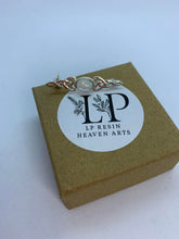 Load image into Gallery viewer, Celtic brooch delicate