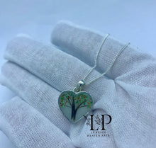 Load image into Gallery viewer, Medium heart pendant silver