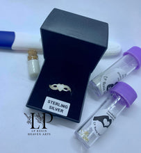 Load image into Gallery viewer, Ava criss cross heart ring silver