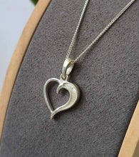 Load image into Gallery viewer, **SPECIAL OFFER** Hollow open heart pendant in silver
