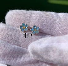 Load image into Gallery viewer, Forget me not stud earrings in silver
