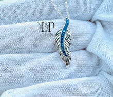 Load image into Gallery viewer, Feather pendant in silver
