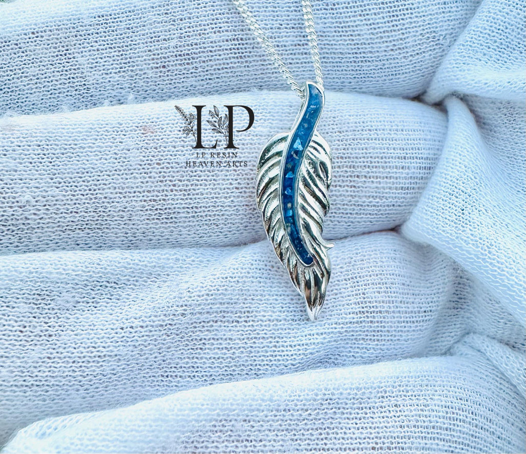 Feather pendant in silver