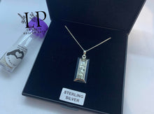 Load image into Gallery viewer, Bar pendant in silver
