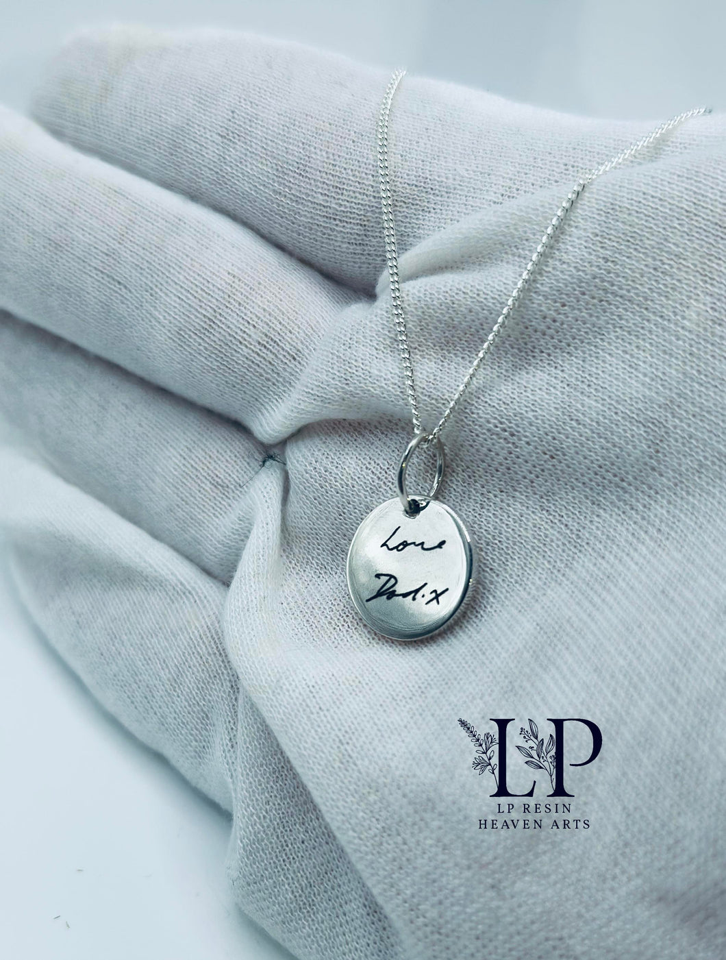 Engraving round disc pendant in silver