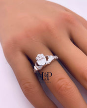 Load image into Gallery viewer, SPECIAL OFFER- Claddagh ring in silver
