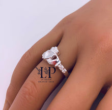 Load image into Gallery viewer, SPECIAL OFFER- Claddagh ring in silver
