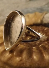 Load image into Gallery viewer, Ellie large Teardrop ring in silver
