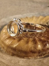Load image into Gallery viewer, Dorothy Vintage ring in silver
