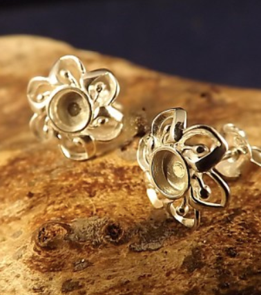 DISCOUNTED ITEM- Flower silver stud earrings