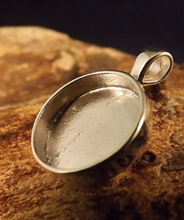 Load image into Gallery viewer, Round silver pendant
