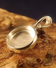 Load image into Gallery viewer, Round 10mm silver pendant
