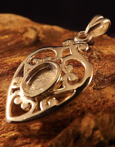 DISCOUNTED ITEM- Decorative Heart pendant silver