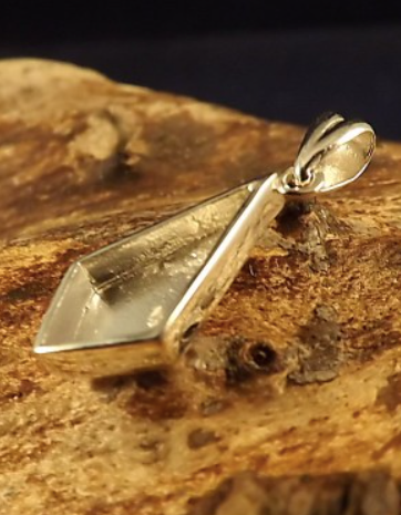 DISCOUNTED ITEM- Kite pendant silver