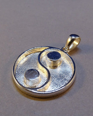 DISCOUNTED ITEM- Yin Yang pendant in silver